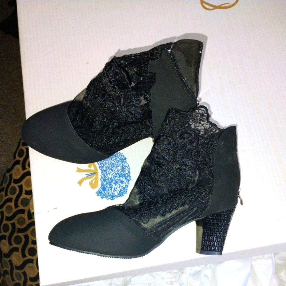 Elegant Black Lace Ankle Boots